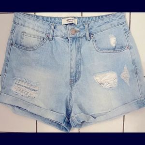 Folded distressed shorts